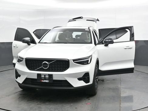 Used 2023 Volvo XC40 B5 Ultimate w/ Protection Package Premier AWD/4WD image 41