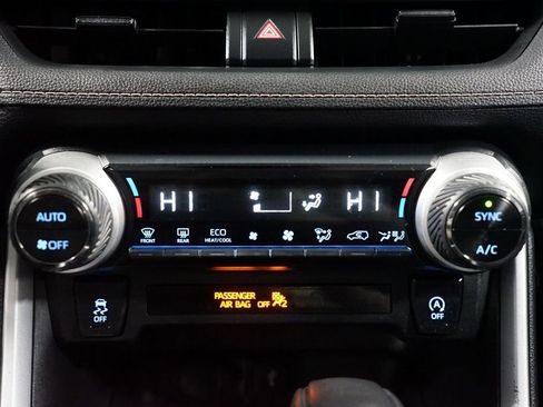 Used 2021 Toyota RAV4 XLE image 19