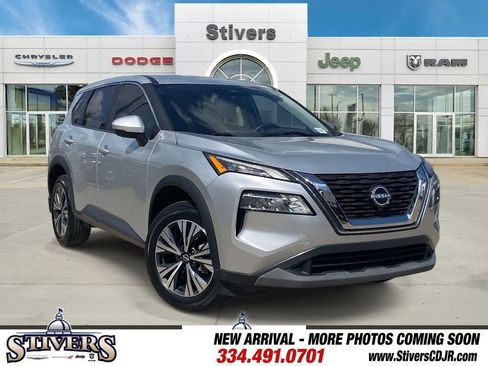 Used 2023 Nissan Rogue SV image 1