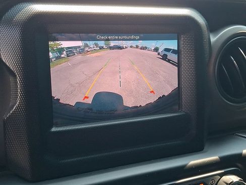 Used 2022 Jeep Wrangler Unlimited Sport AWD/4WD image 4