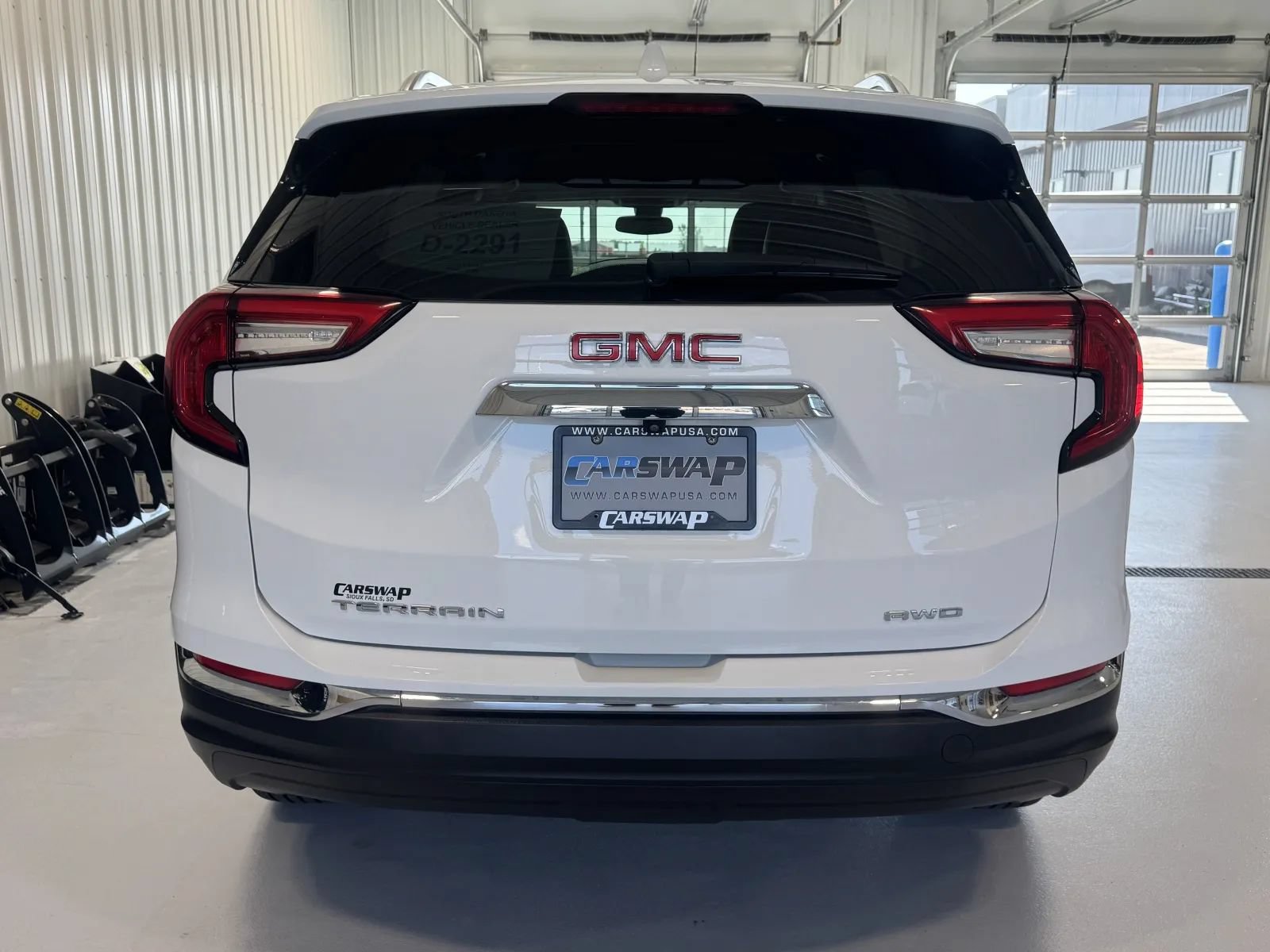 Used 2024 GMC Terrain SLT AWD/4WD image 4