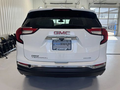 Used 2024 GMC Terrain SLT AWD/4WD image 4