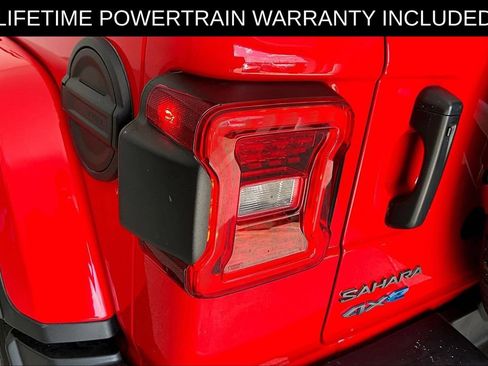 Used 2025 Jeep Wrangler Unlimited Sahara AWD/4WD image 38
