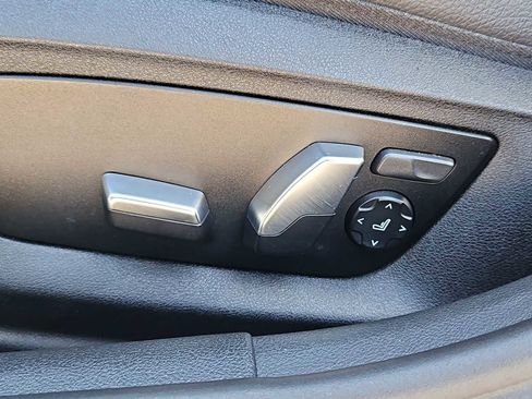 Used 2019 BMW 530e w/ Convenience Package image 17