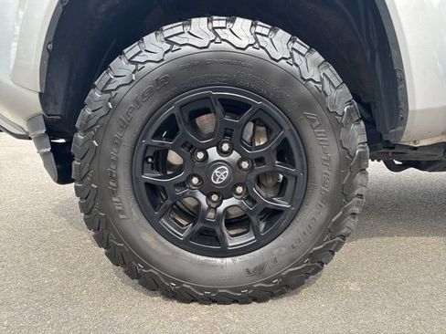 Used 2021 Toyota Tacoma SR5 w/ Technology Package image 9