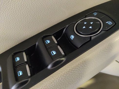 Used 2019 Ford Fusion SEL image 27