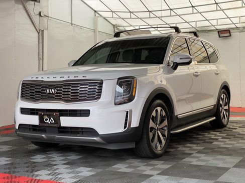 Used 2020 Kia Telluride EX w/ EX Premium Package AWD/4WD image 3