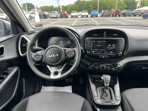 Used 2024 Kia Soul LX w/ Option Group 015 FWD image 18
