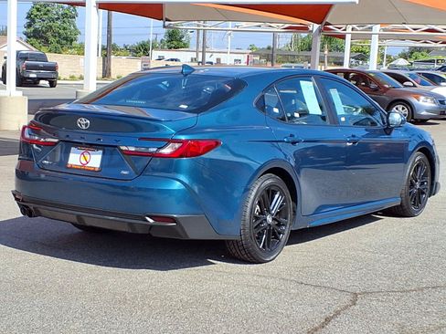 Used 2025 Toyota Camry SE FWD image 6