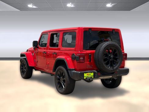 Used 2025 Jeep Wrangler Unlimited Sahara w/ Safety Group AWD/4WD image 3