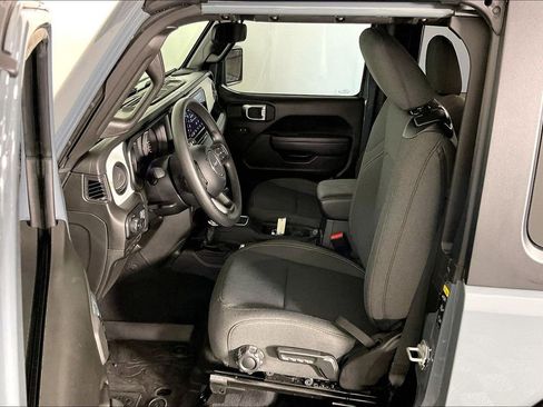 Used 2025 Jeep Wrangler Sport image 32