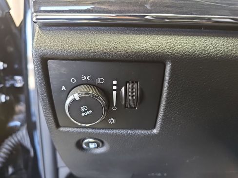 Used 2019 Jeep Grand Cherokee Overland image 26