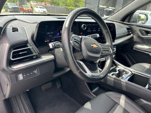 Used 2025 Chevrolet Traverse LT w/ Sun and Wheel Package AWD/4WD image 11