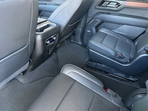 Used 2025 GMC Yukon Denali image 12