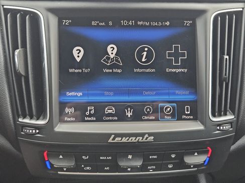 Used 2018 Maserati Levante AWD/4WD image 18
