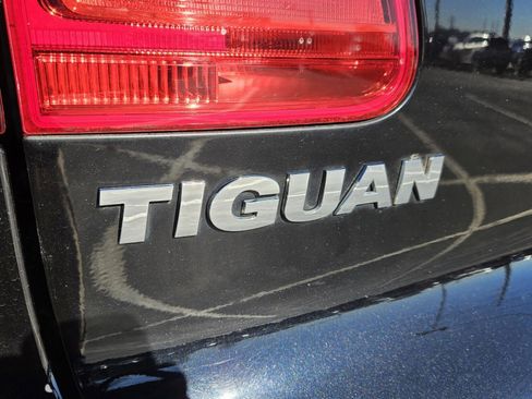 Used 2014 Volkswagen Tiguan S image 27