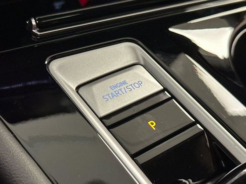 New 2025 Volkswagen Atlas Peak Edition SE image 21