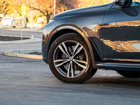 Used 2025 BMW X7 M60i image 8