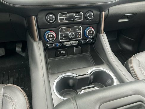 Used 2024 Chevrolet Tahoe High Country AWD/4WD image 12