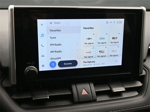 Used 2023 Toyota RAV4 XLE image 31