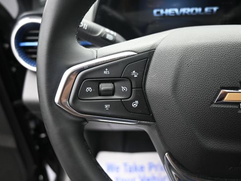 Used 2025 Chevrolet Trax LT w/ LT Convenience Package FWD image 12