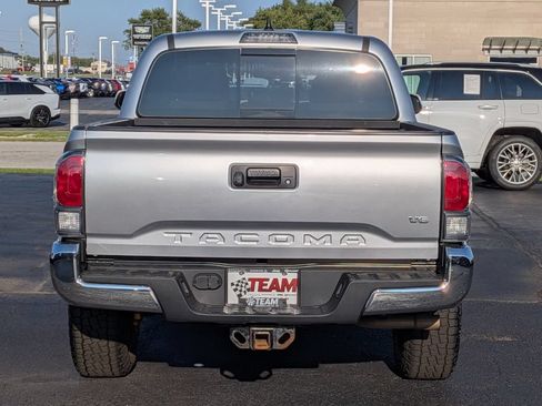 Used 2022 Toyota Tacoma TRD Off-Road AWD/4WD image 7