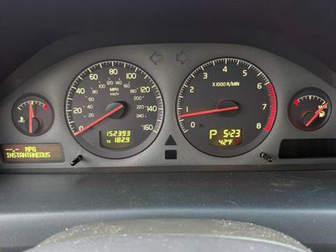 Used 2002 Volvo V70 AWD image 9