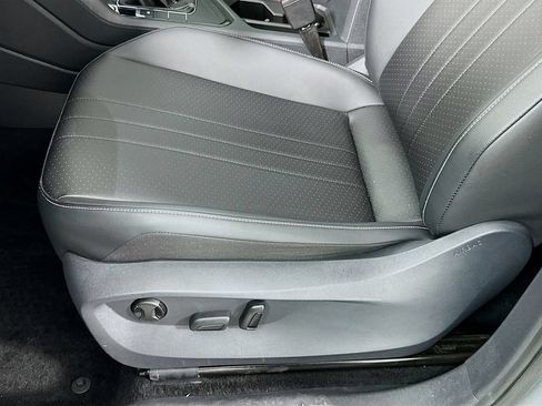 Used 2023 Volkswagen Tiguan SE FWD image 19