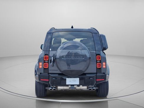 Certified 2025 Land Rover Defender 110 X-Dynamic SE AWD/4WD image 4