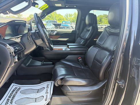 Used 2019 Lincoln Navigator Reserve AWD/4WD image 12