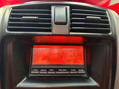 Used 2002 Isuzu Axiom XS RWD image 36