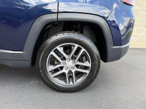 Used 2018 Jeep Compass Latitude w/ Popular Equipment Group AWD/4WD image 10