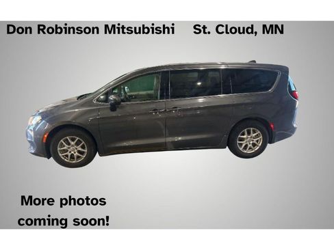 Used 2020 Chrysler Voyager LX image 1