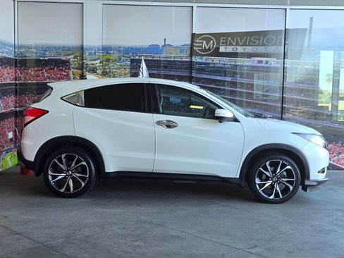 Used 2017 Honda HR-V EX image 4