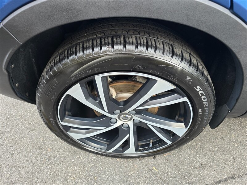Used 2020 Volvo XC40 T5 R-Design w/ Protection Package Premier AWD/4WD image 27