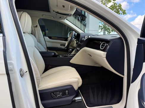 Used 2020 Bentley Bentayga image 20