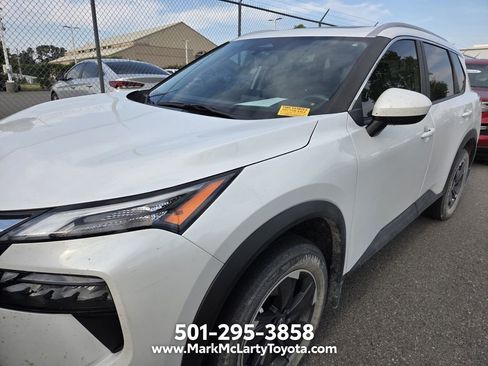 Used 2024 Nissan Rogue SV w/ SV Premium Package AWD/4WD image 4