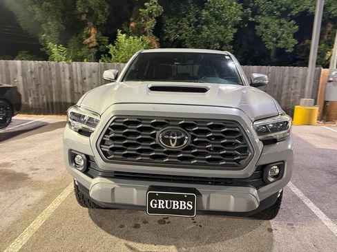 Used 2020 Toyota Tacoma TRD Sport AWD/4WD image 2