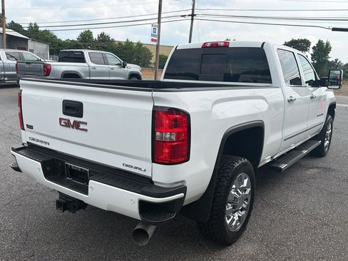 Used 2018 GMC Sierra 2500 Denali w/ Duramax Plus Package AWD/4WD image 13