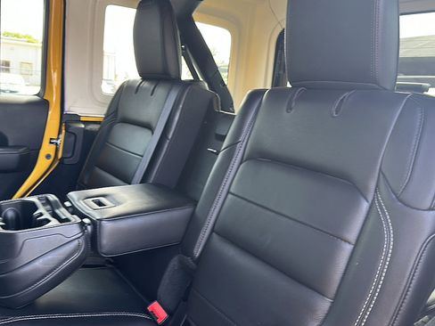 Used 2019 Jeep Wrangler Unlimited Sahara w/ Uconnect 4C Nav & Sound Group image 19