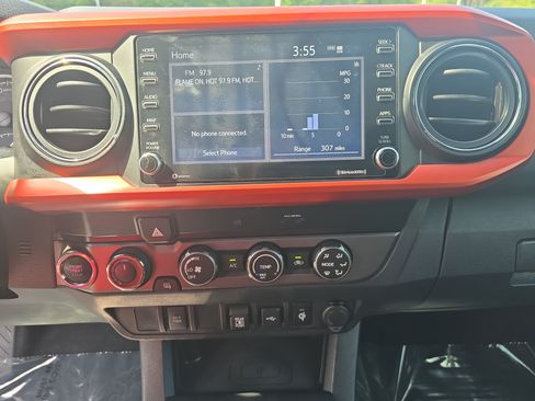 Used 2020 Toyota Tacoma TRD Off-Road AWD/4WD image 18