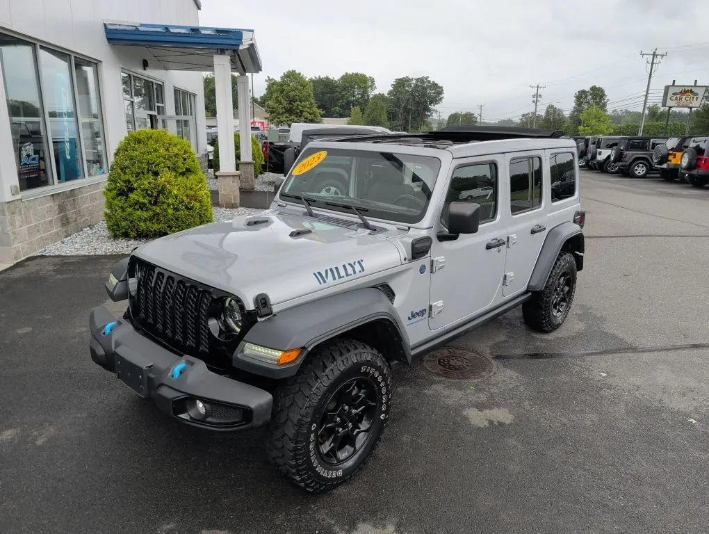 Used 2023 Jeep Wrangler Unlimited w/ Sun & Screen Package AWD/4WD image 15