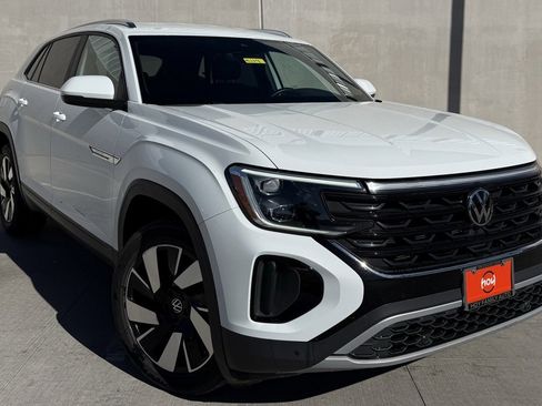 Used 2024 Volkswagen Atlas Cross Sport SE image 1