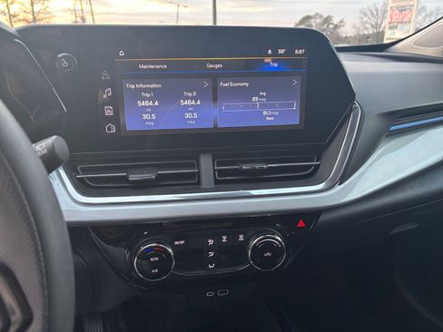 Used 2025 Chevrolet Trax LT image 20