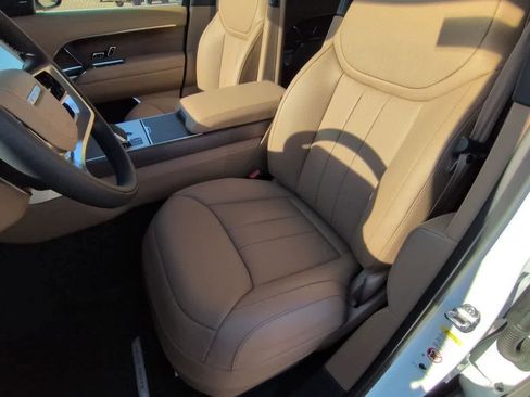 New 2026 Land Rover Range Rover Long Wheelbase SE AWD/4WD image 16