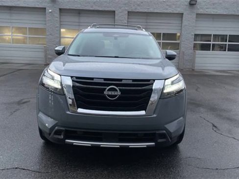 Used 2025 Nissan Pathfinder Platinum image 4