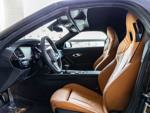 Certified 2025 BMW Z4 M40i w/ Edition image 14