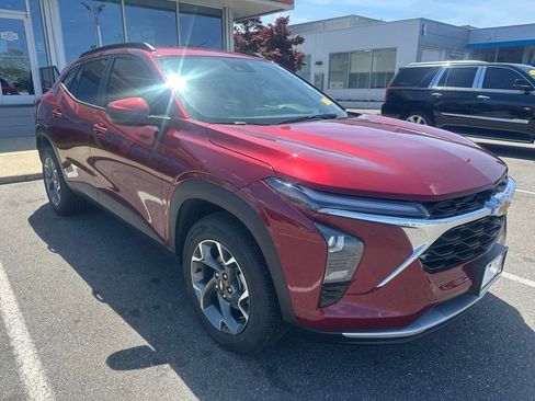 Used 2025 Chevrolet Trax LT image 5