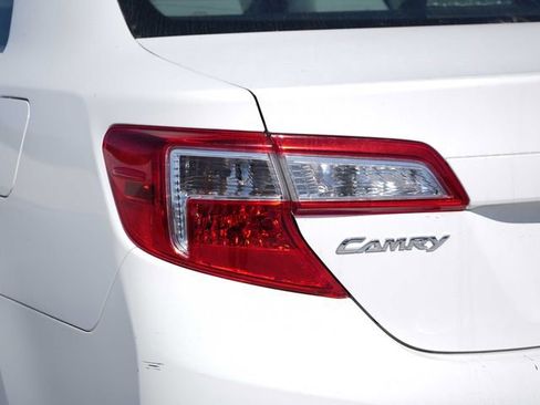 Used 2012 Toyota Camry LE FWD image 10