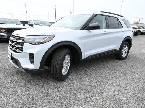 New 2026 Ford Explorer Active RWD image 9
